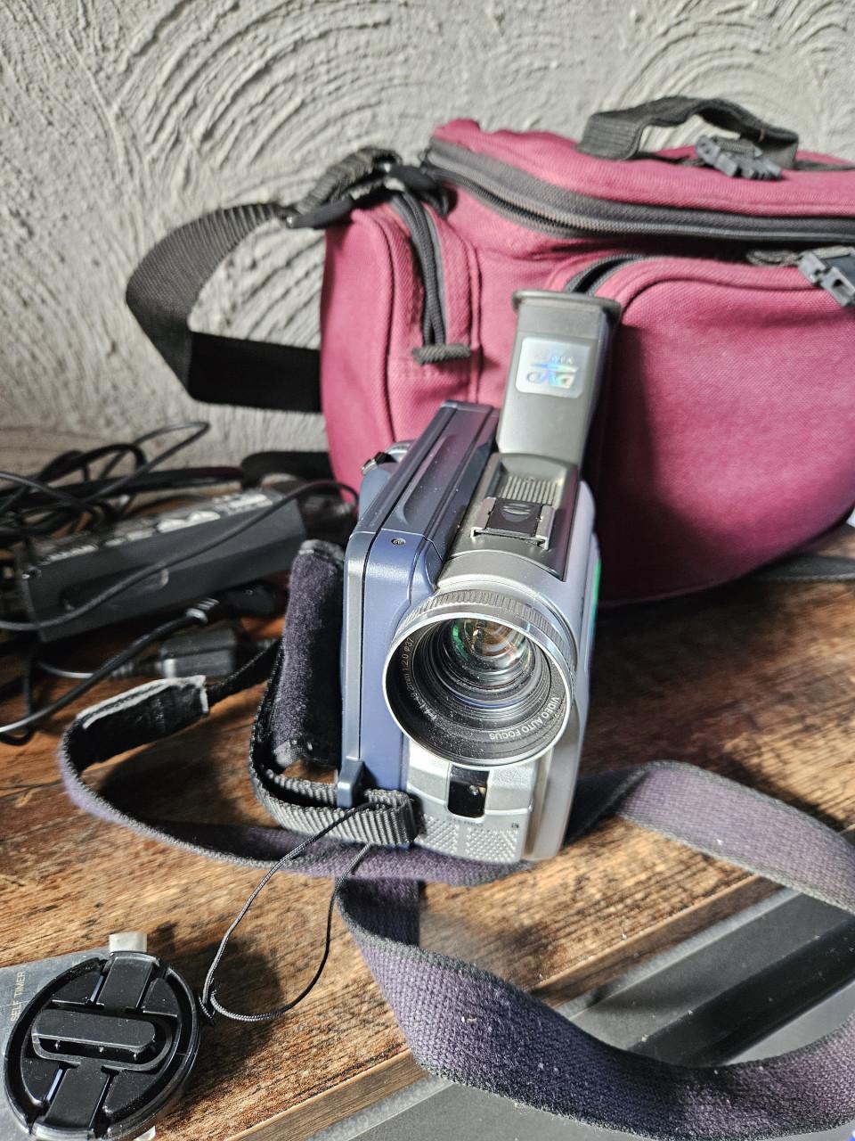 Hitachi DZ-MV200E DVD Camcorder met accessoires