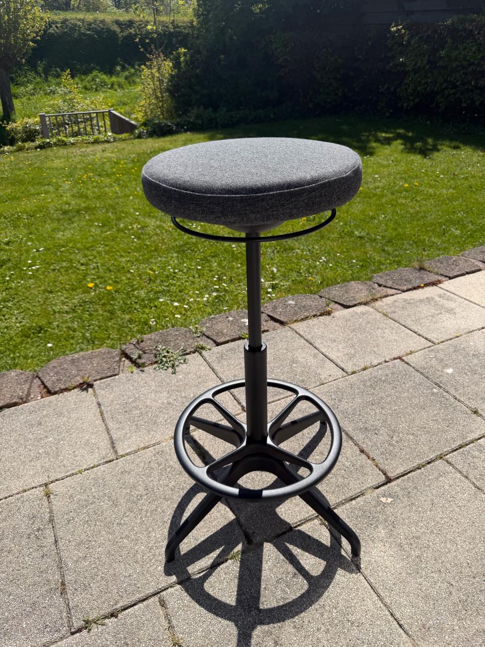 Te koop: Bureau stoel + 2 krukjes