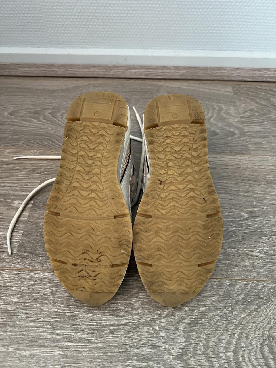 Wysh meisjessneakers maat 33 z.g.a.n.