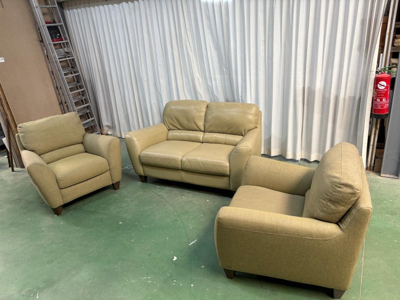 Nette Bank met 2 fauteuils