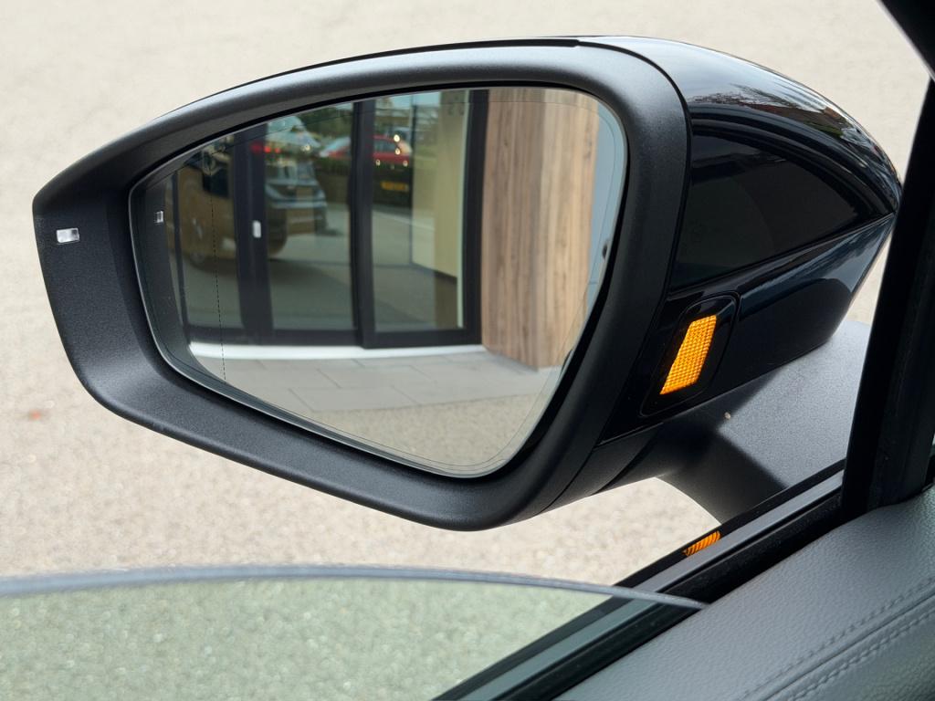 Volkswagen Tiguan 1.5 ehybrid r-line | black line | 360 camera | trekhaak |