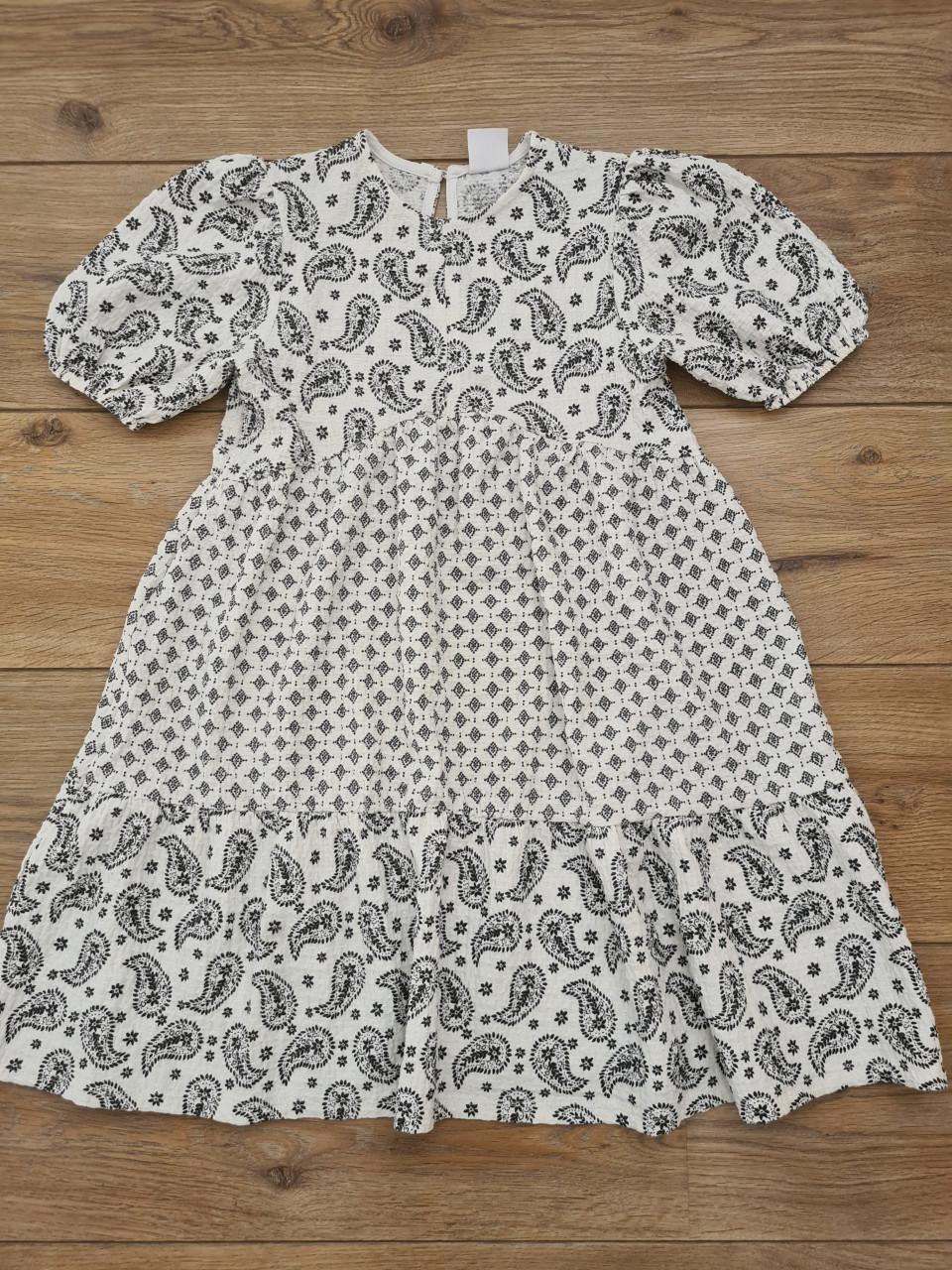 Ecru, wit met zwarte wijde jurk van Zara Maat 122