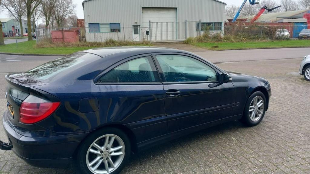 Mercedes C-KLASSE C 200 K Sportcoupe bj:2002 airco navigatie