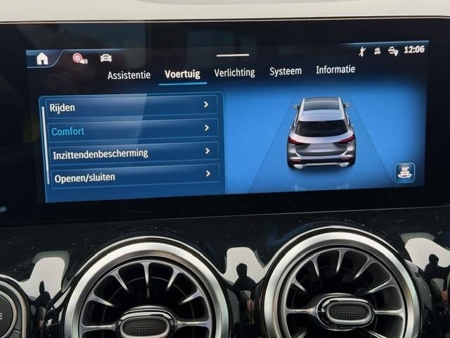 Mercedes-Benz Gla-klasse 180 amg line i 2025 i panorama dak i manufaktur al