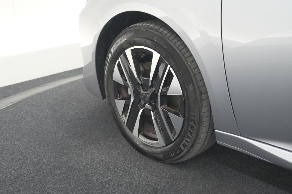 Peugeot 208 puretech 100 allure | apple carplay | parkeersensoren | climate