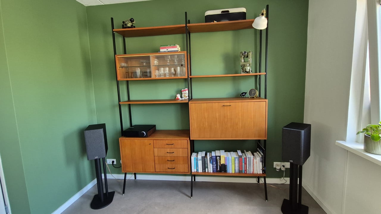 Furnified, vintage wandkast teak/ zwart metaal