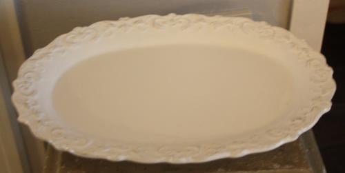 Schaal met bewerkte rand