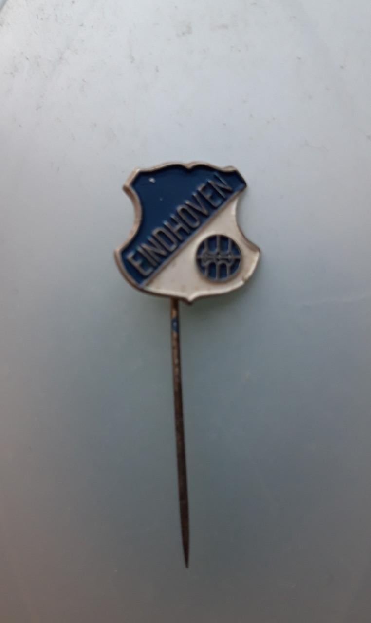 Vintage speldjes voetbalclubs ( o.a. NEC, Eindhoven, Willem II, Fortuna )