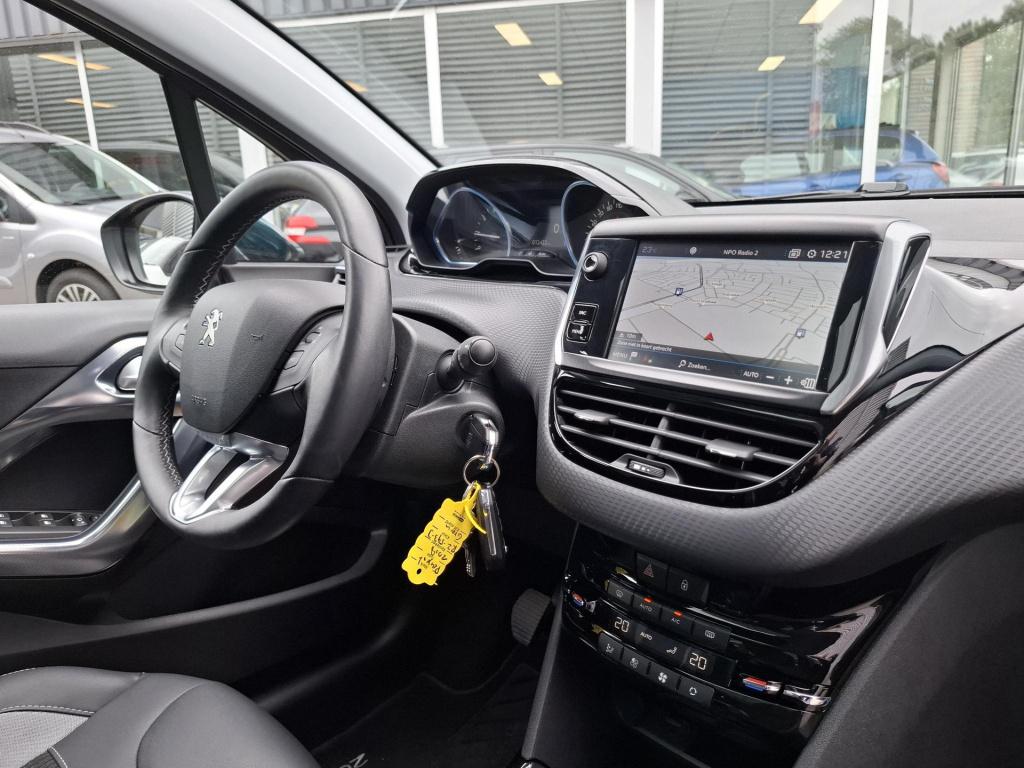 Peugeot 2008 suv 110 allure pano/cam/lmv/trekhaak