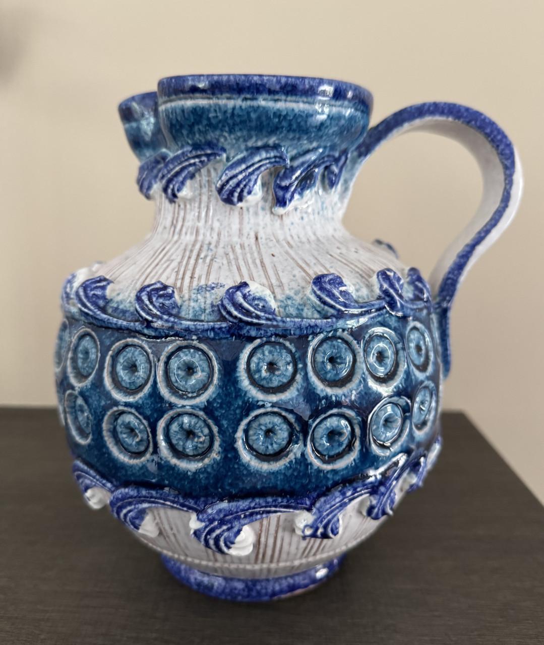 Decoratieve blauwe vaas