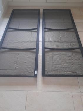 2 x 80 x 200 Spiraal bodems (in goede staat)