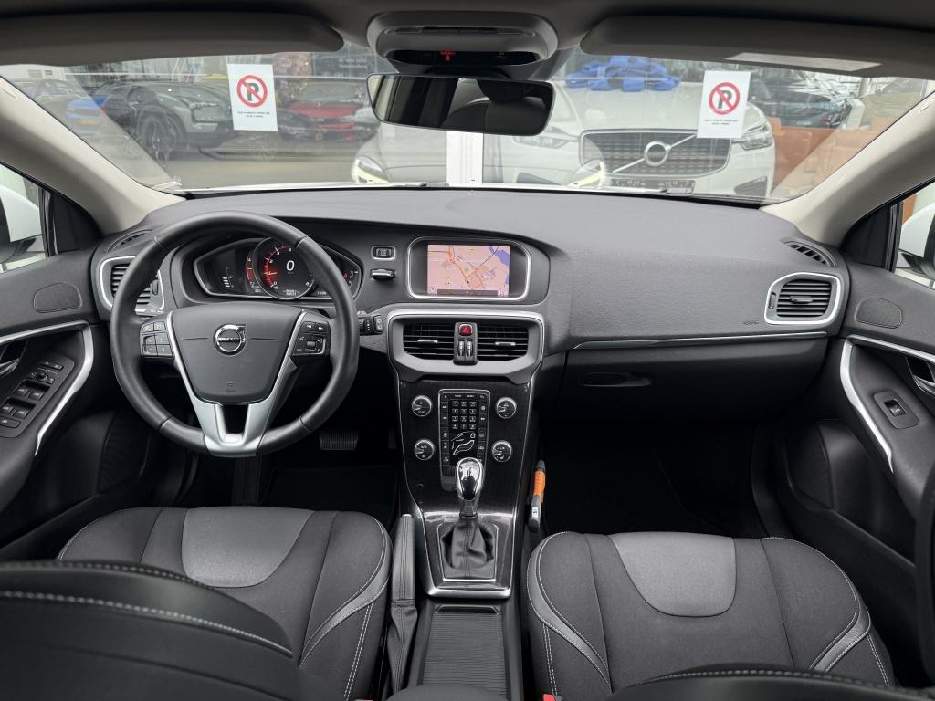 Volvo V40 t2 123pk aut6 polar+| navi| cruise| stoel.verw| led| pdc