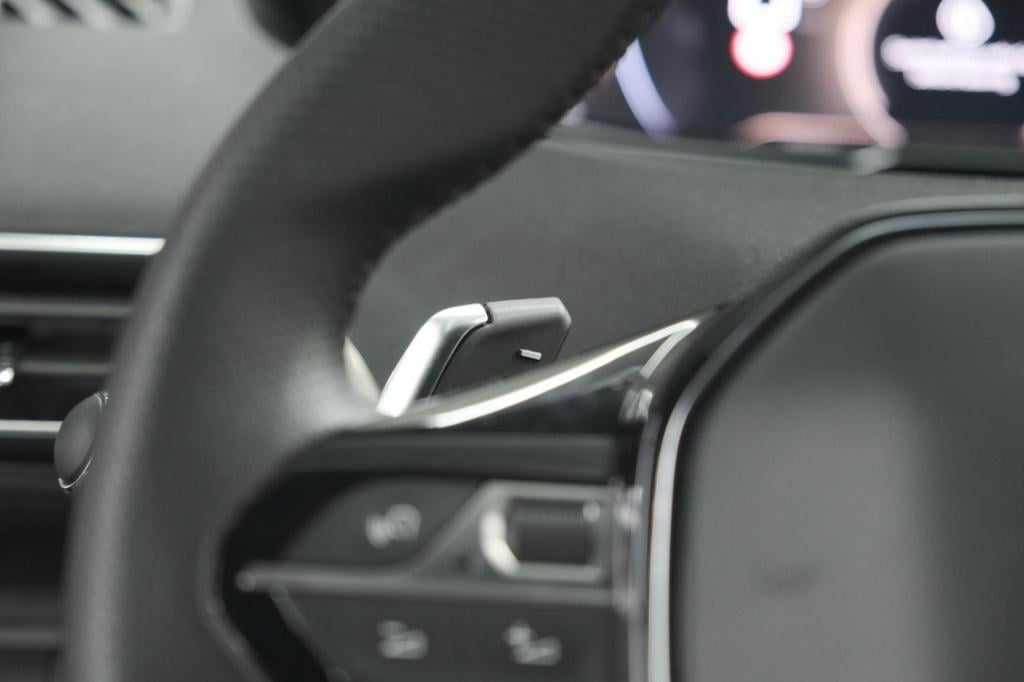 Peugeot 5008 hybrid 136 e-dcs6 gt | camera | dodehoekdetectie | navigatie |