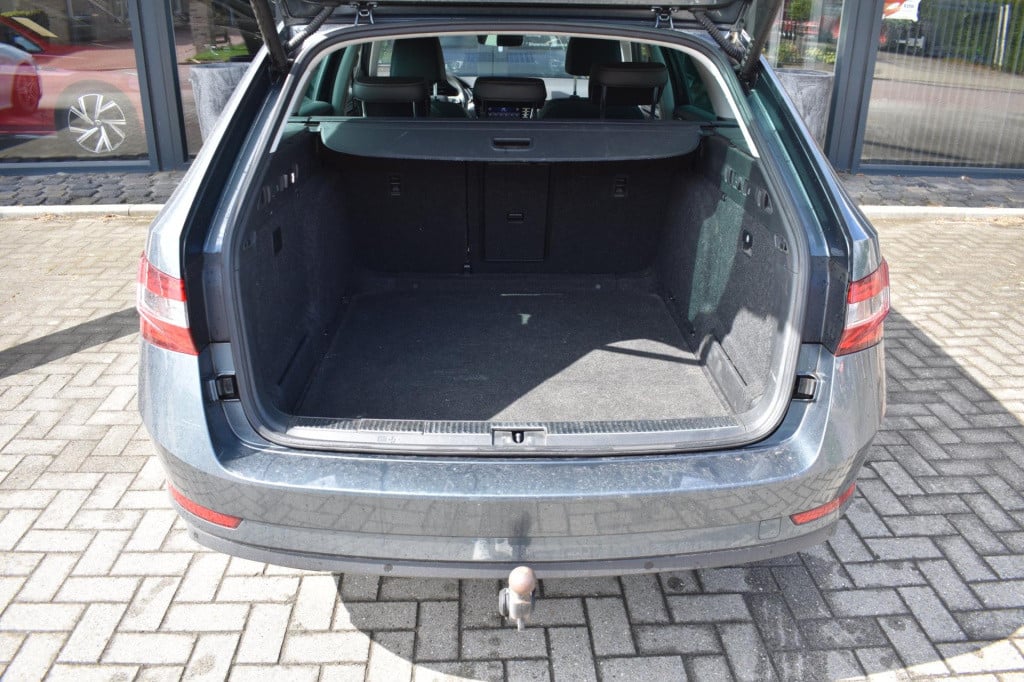 Skoda Superb combi 1.5 tsi act | trekhaak | virtual cockpit | canton | stoe