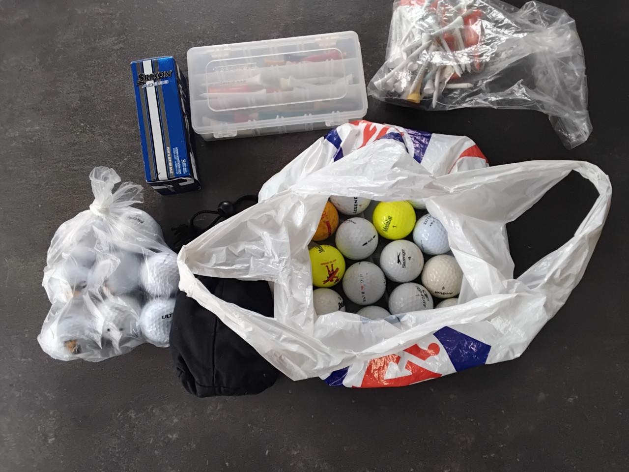 19 div Golfclubs met Golftas Bennington + toebehoren