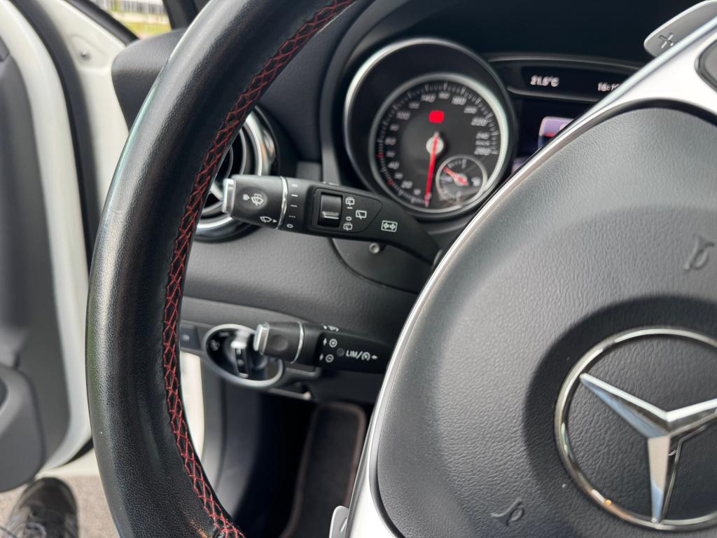 Mercedes-Benz Gla-klasse 200 amg line automaat , panoramaschuifdak , trekha