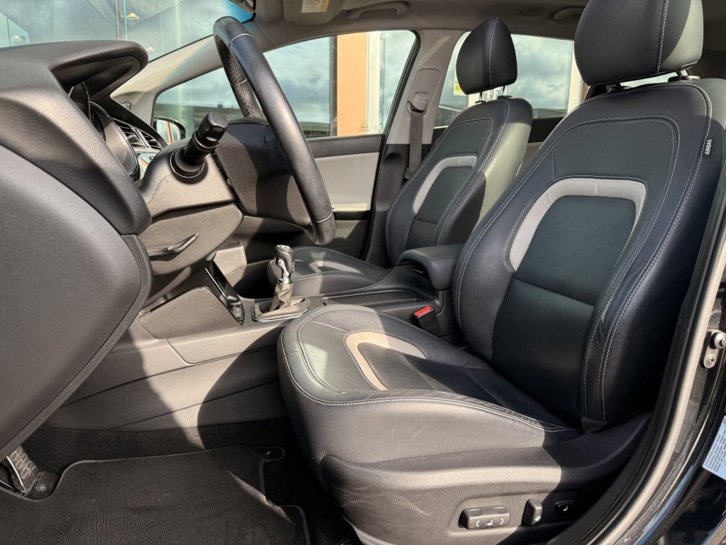 Kia Cee'd sportswagon 1.6 gdi businessline | pano | leder | stoel/stuur ver