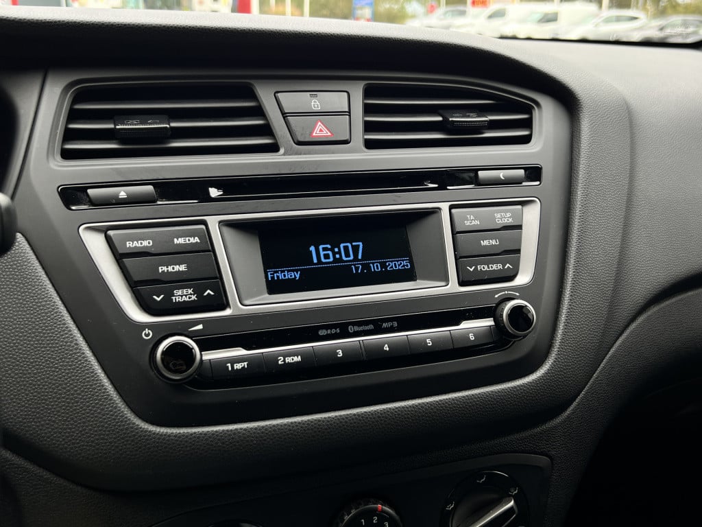 Hyundai I 20 1.2 hp i-motion premium | stuur/stoelverw. | radio | airco