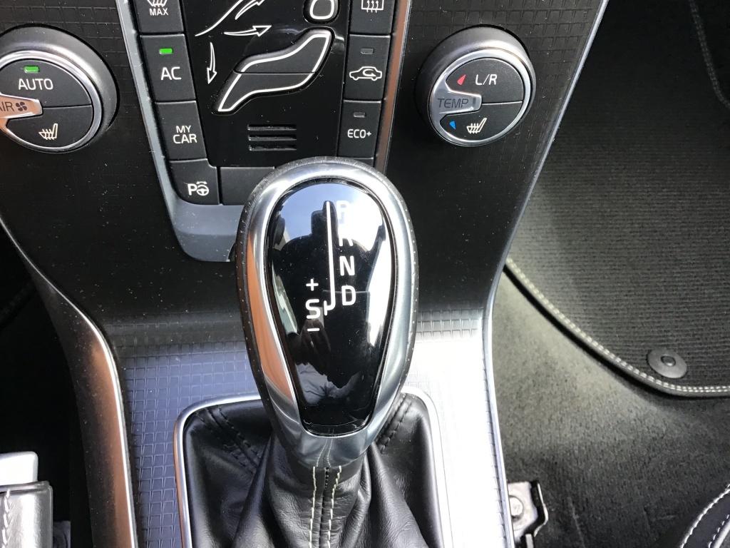 Volvo V40 t3 153pk aut6 polar+ sport| panodak| camera| trekhgaak| h&k soun