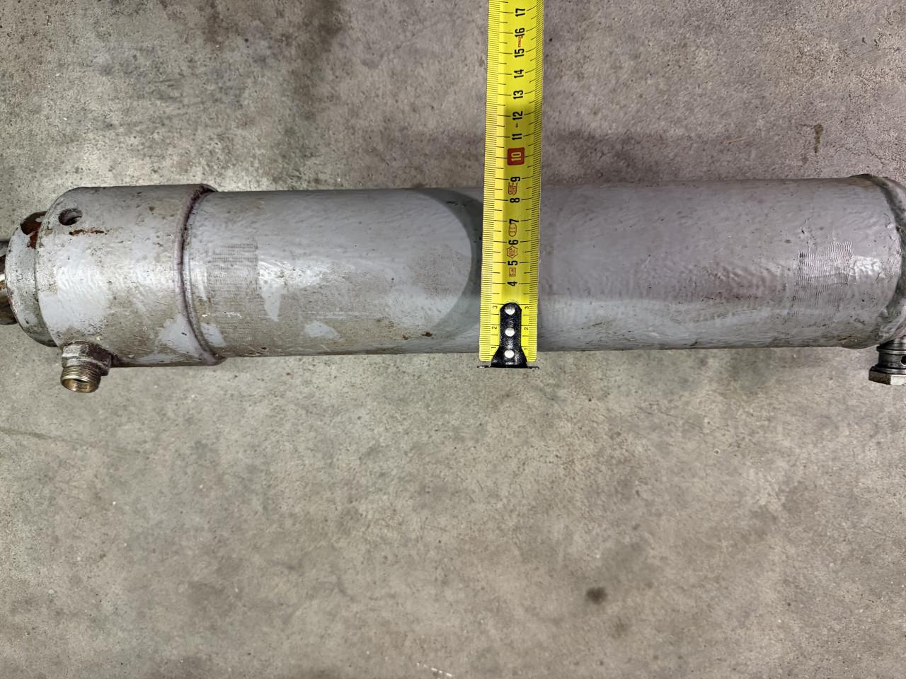 Hydrauliekcilinder en ventielblok voor houtklover