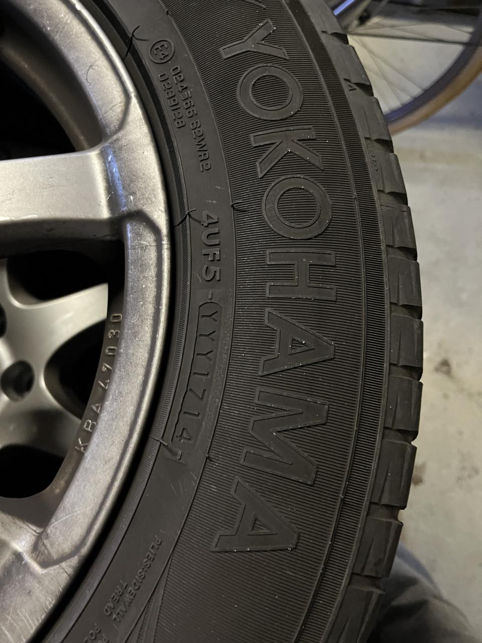 Autobanden en velgen Toyota RAV4