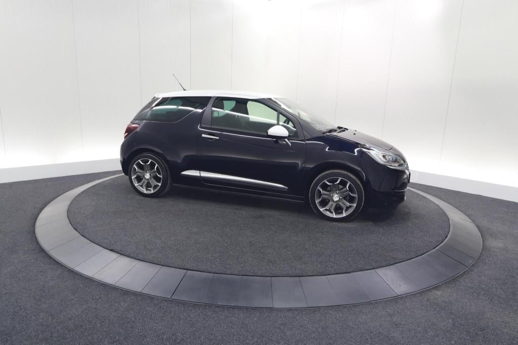 Ds Ds 3 puretech 110 so chic | camera | navigatie | parkeersensoren | clima