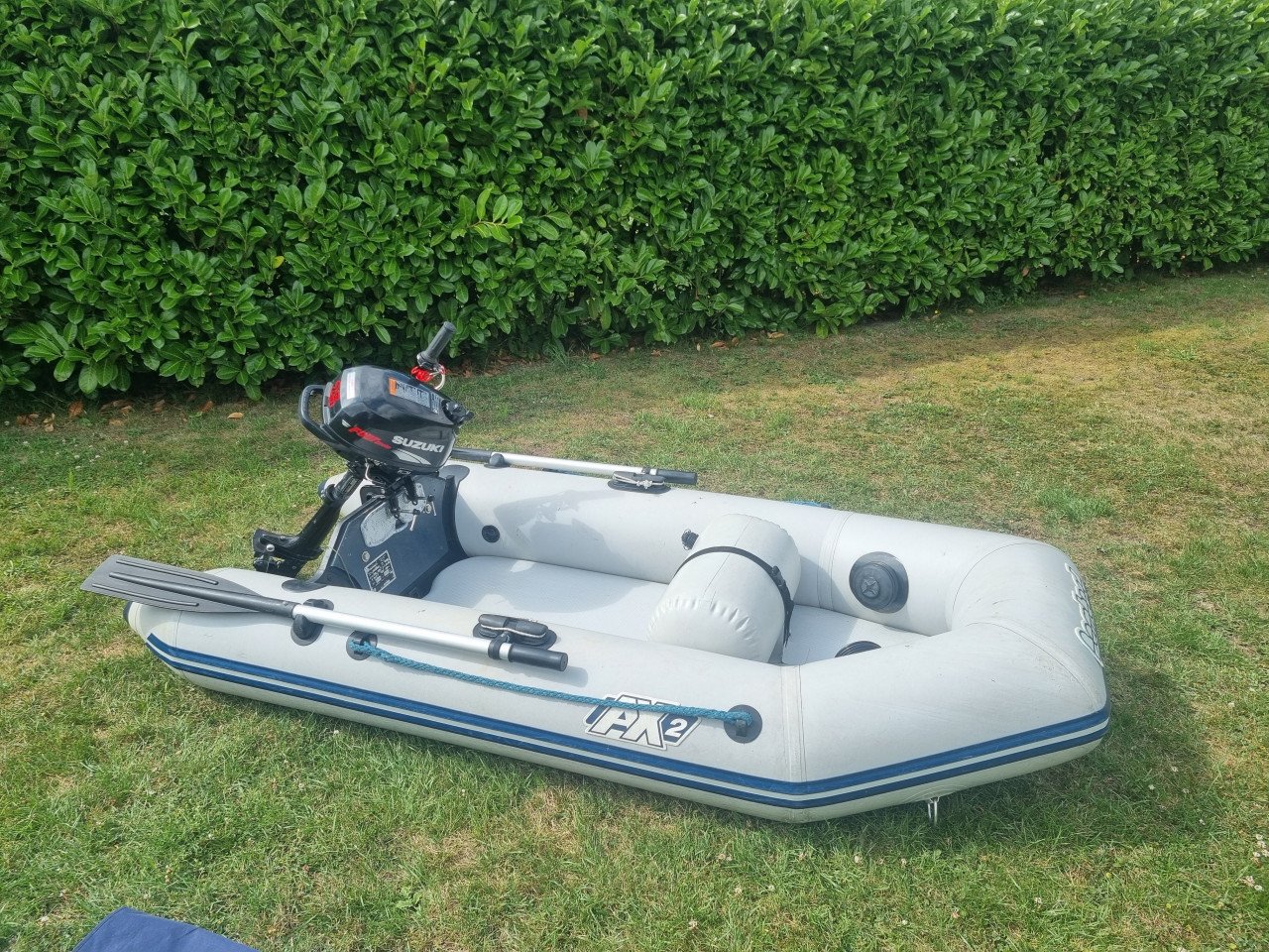 Rubberboot met buitenboordmotor