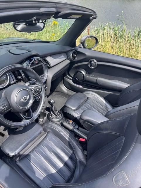 Mooie goed onderhouden Mini cooper cabrio bj2016 km184500