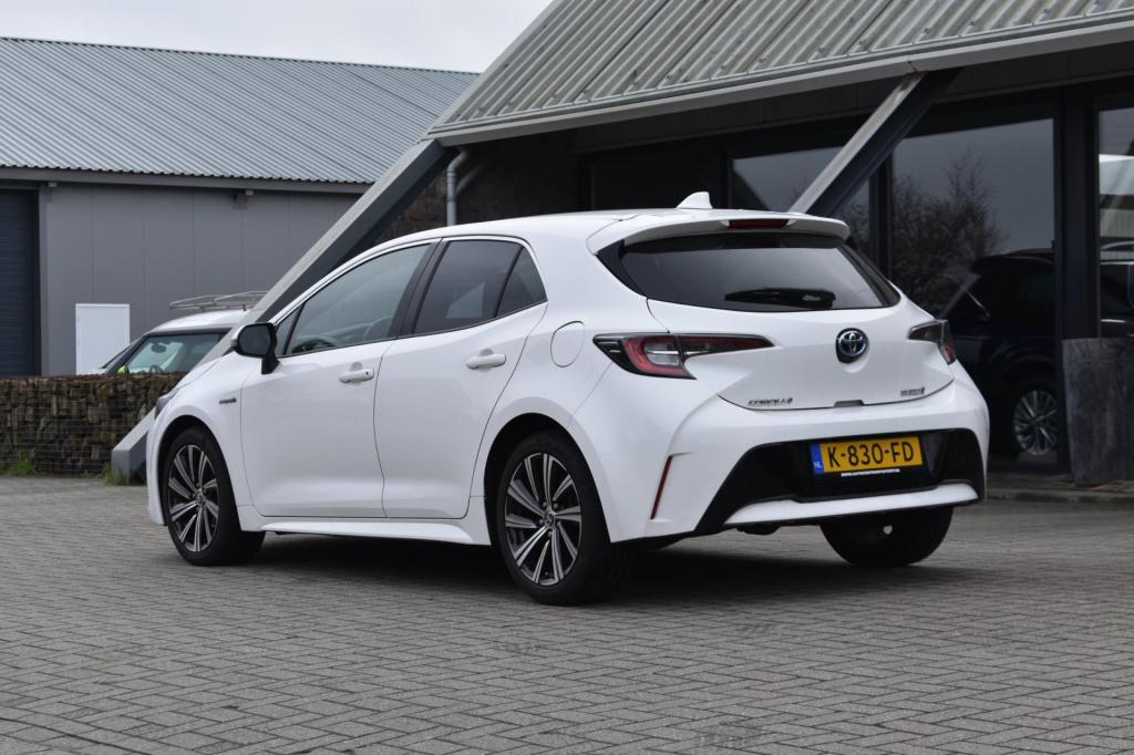 Toyota Corolla 1.8 hybrid dynamic | camera | apple carplay | android auto |
