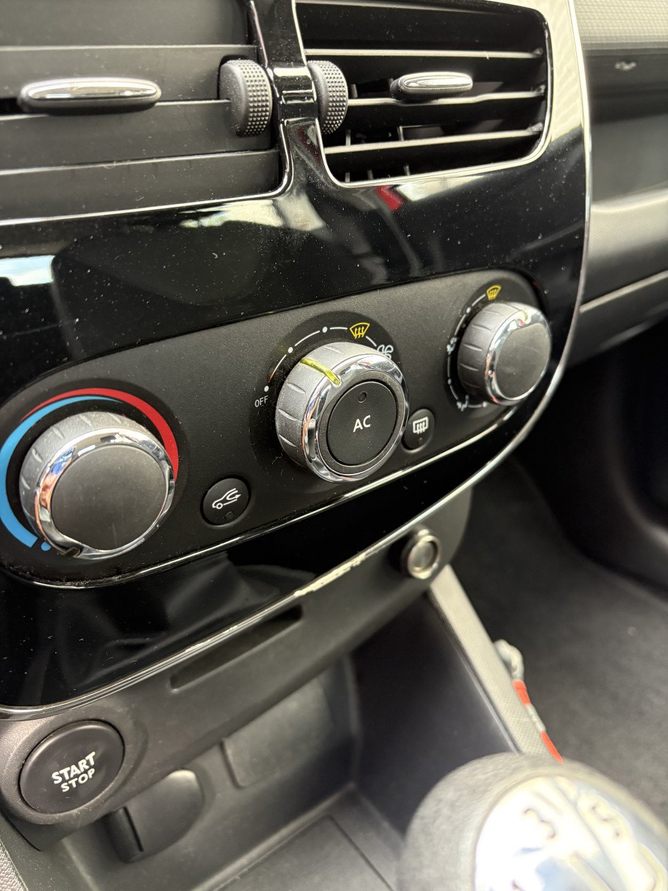 Renault Clio 1.5 DCI 66KW 5-DRS 2015 Rood
