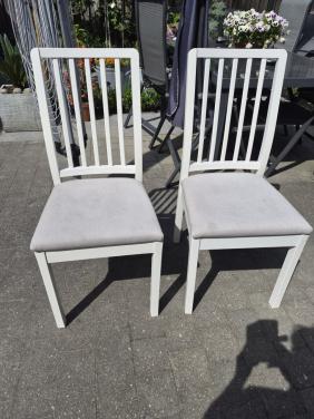 Twee stoelen