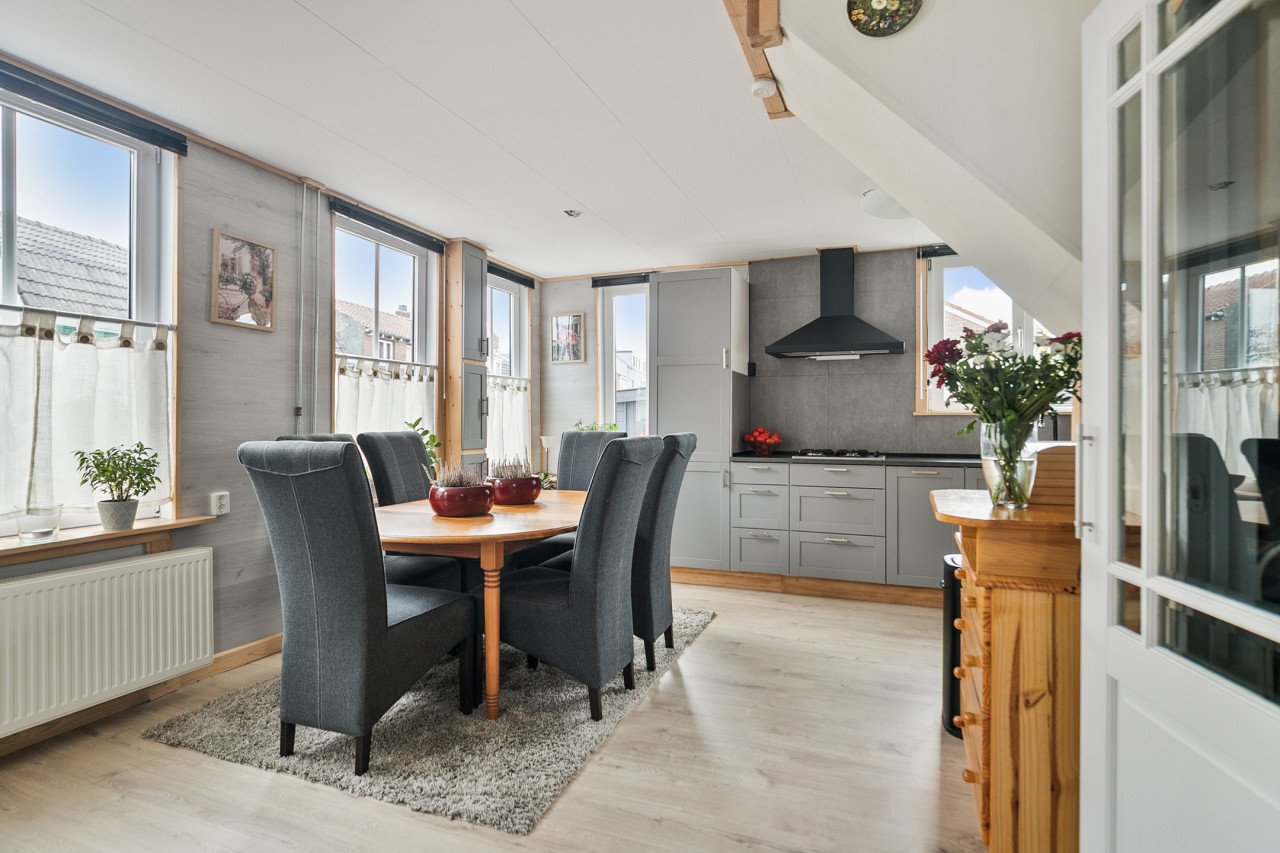 Fluistertip, half vrijstaande woning met fijne tuin, schuur, overkapping