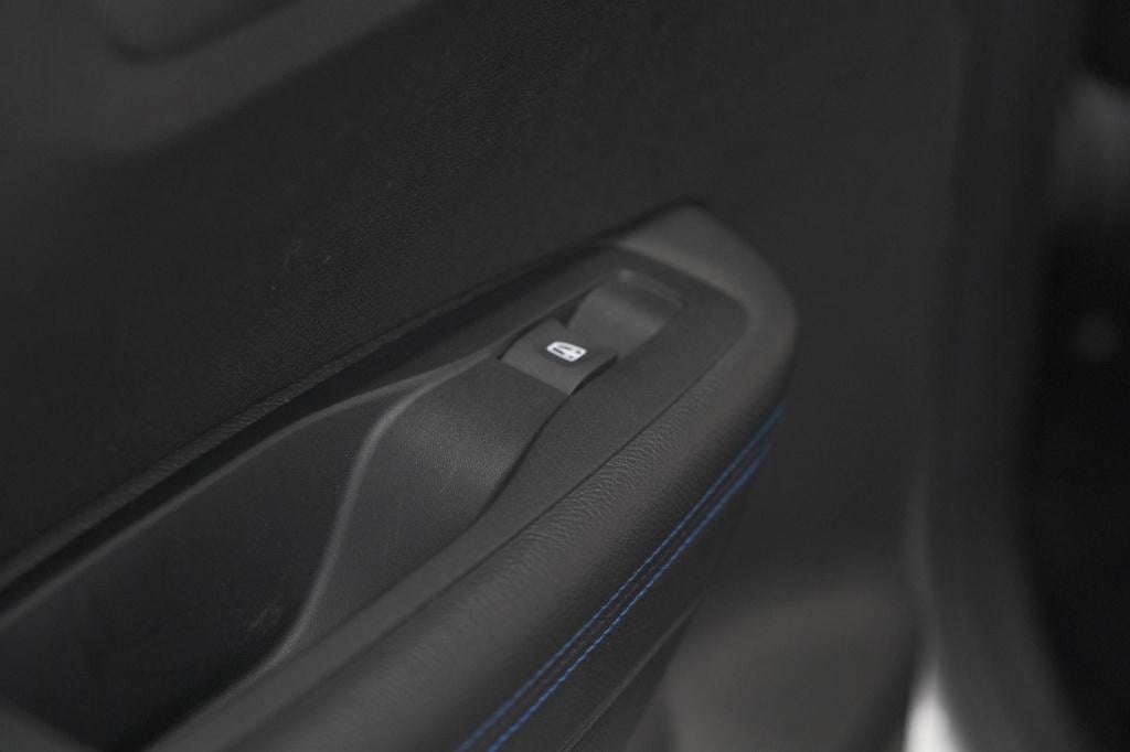 Renault Kadjar tce 140 edc limited | camera | dodehoekdetectie | apple carp