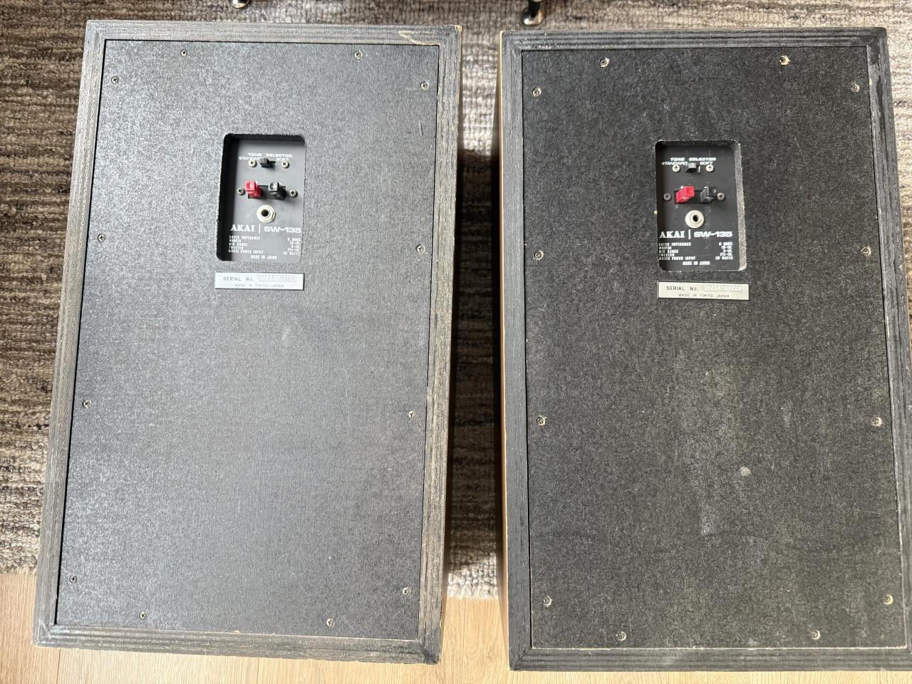 Akai luidsprekers SW-135