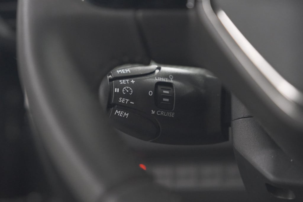 Peugeot 2008 puretech 130 eat8 active pack | parkeersensoren | apple carpla