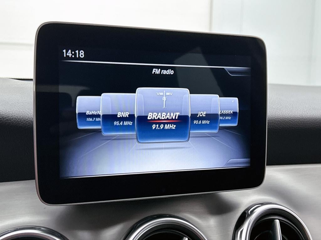 Mercedes-Benz Gla-klasse 180 business solution amg | achteruitrijcamera | t