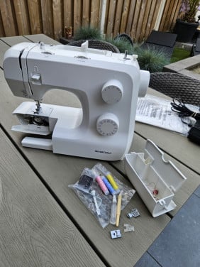 Zgan complete werkende Naaimachine silvercrest SNM 33....