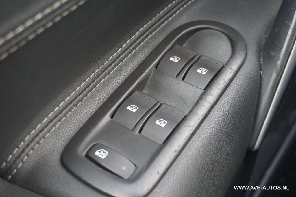 Renault Megane 2.0-16v tech line