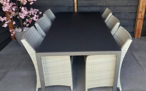 Tuintafel met stoelen