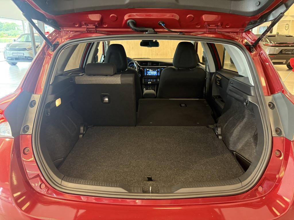 Toyota Auris 1.2t energy plus | trekhaak |