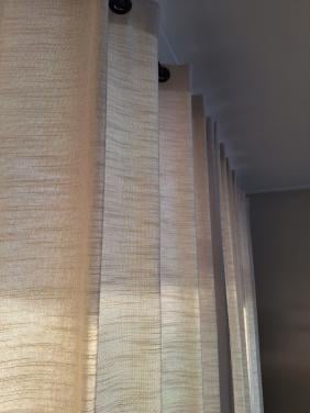 Beige/ecru ringgordijnen inclusief roede (276cm) - zo goed als nieuw