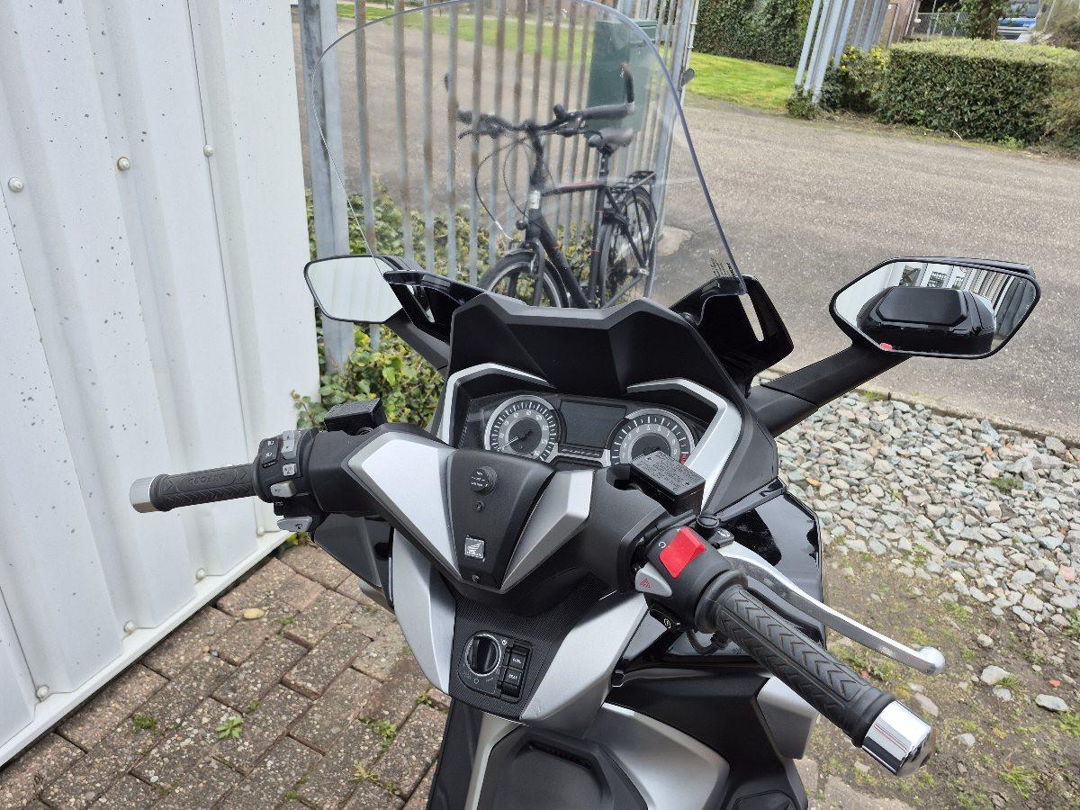 Honda Forza 300 motorscooter uit 2021