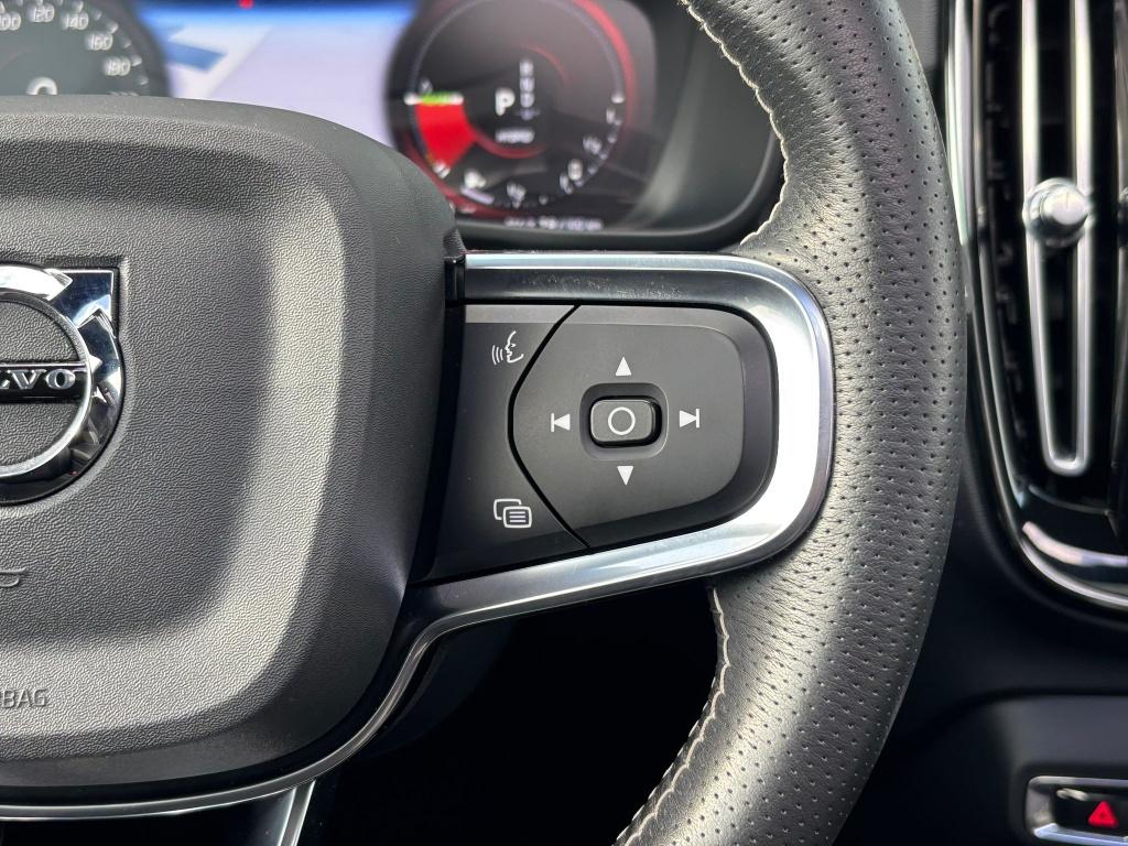 Volvo XC40 t5 262pk recharge r-design| panodak| 360camera| adap.cruise| h&k