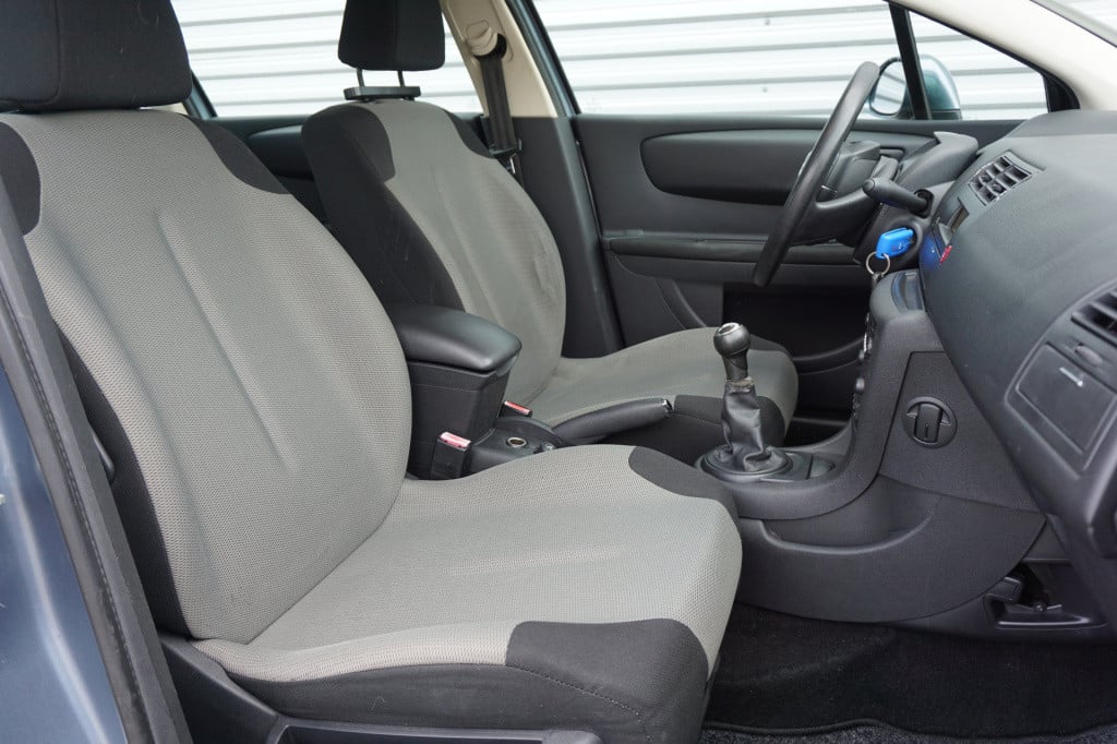 Citroen C4 1.6-16v ligne business climate / elektr. ramen / cruise / nap