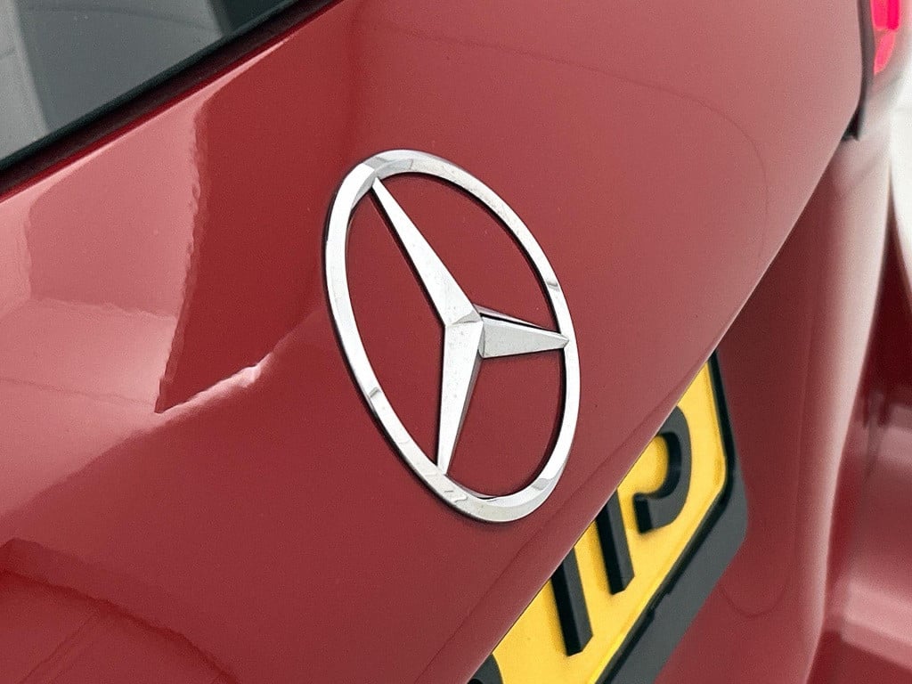Mercedes-Benz A-Klasse 200 business solution amg | automaat | half leder | 