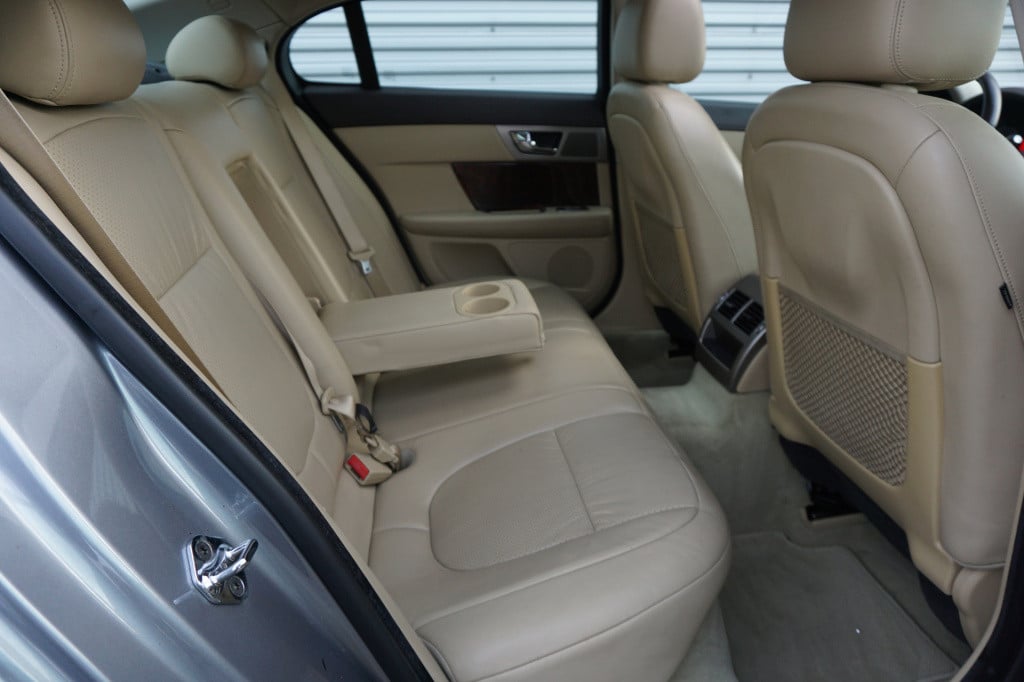 Jaguar XF 4.2 v8 premium luxury automaat - climate / navi / leder / pano / 