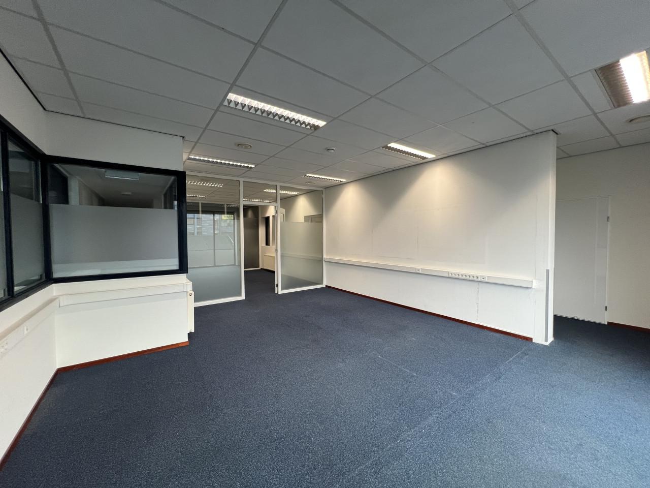 90m2 nette kantoor/bedrijfsruimte aan de Dr.A.F.Philipsstraat 13E in Goes