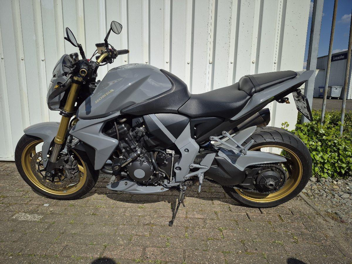 Honda CB1000R uit 2013, boordevol