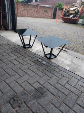 2 frames  van metalen lantaren kappen