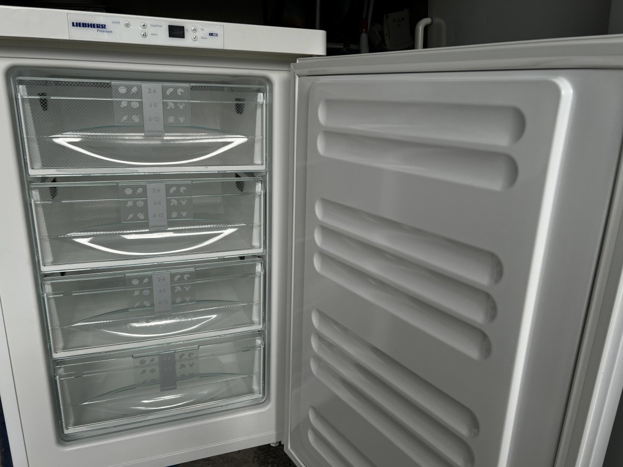 Liebherr premium LowFrost 4 laden vrieskast nieuwprijs €599 klasse A++